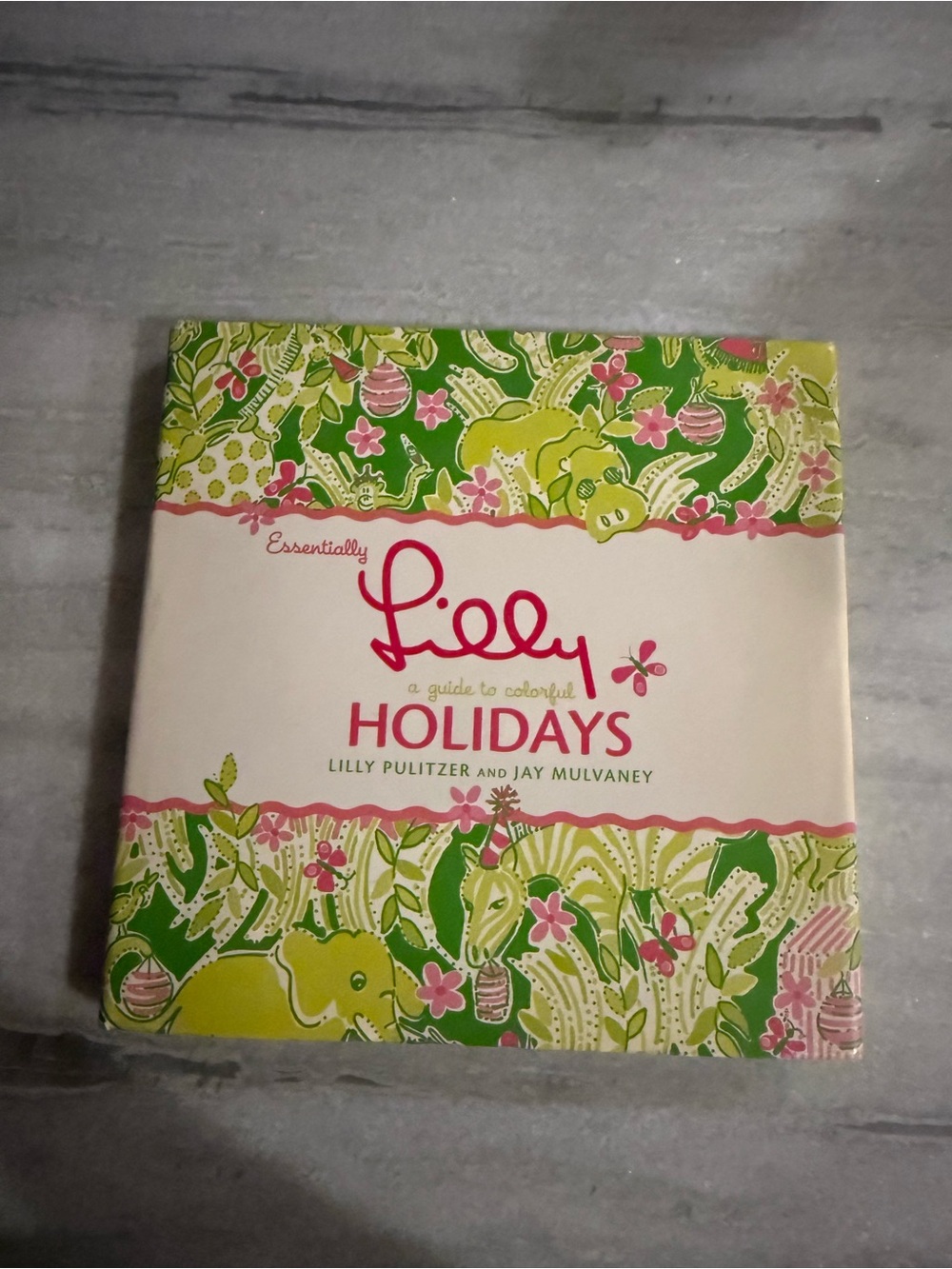Lilly Pulitzer Holiday Guide – Green and Pink Book